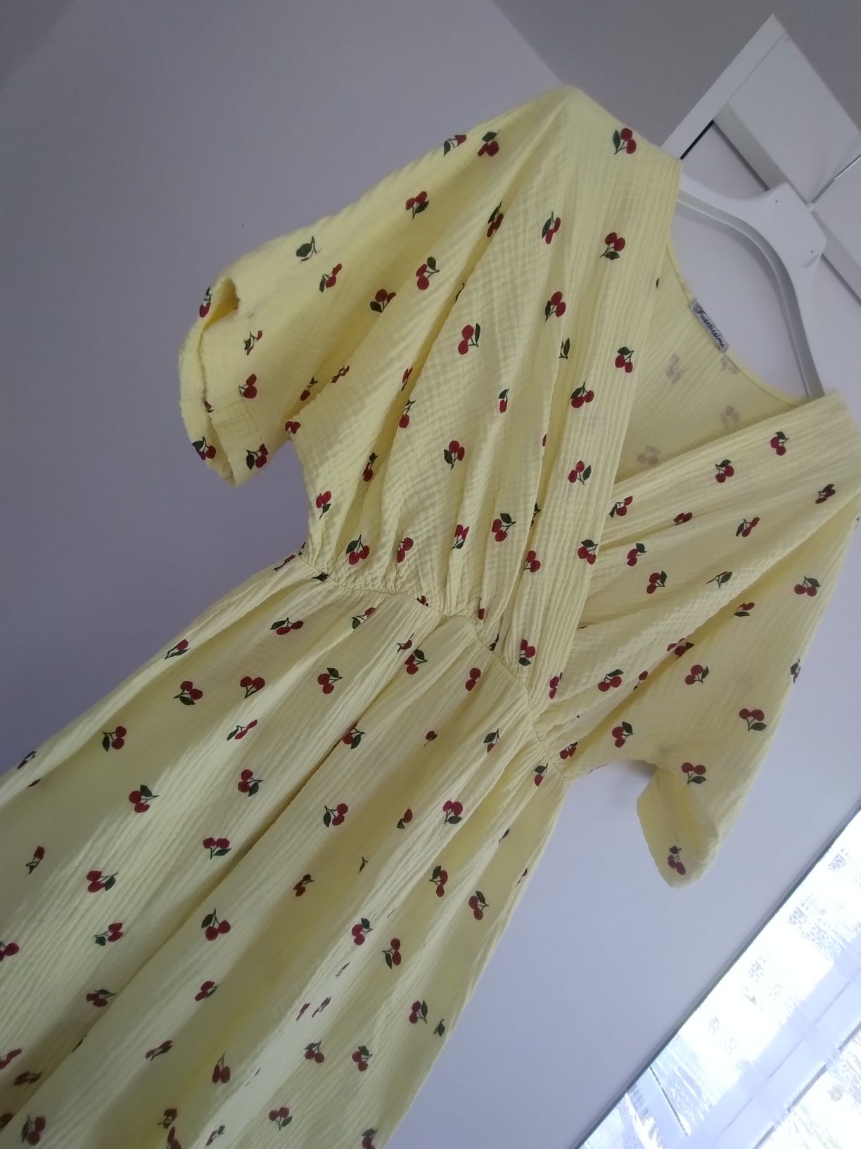 Modna muślinowa sukienka letnia z wisienkami M