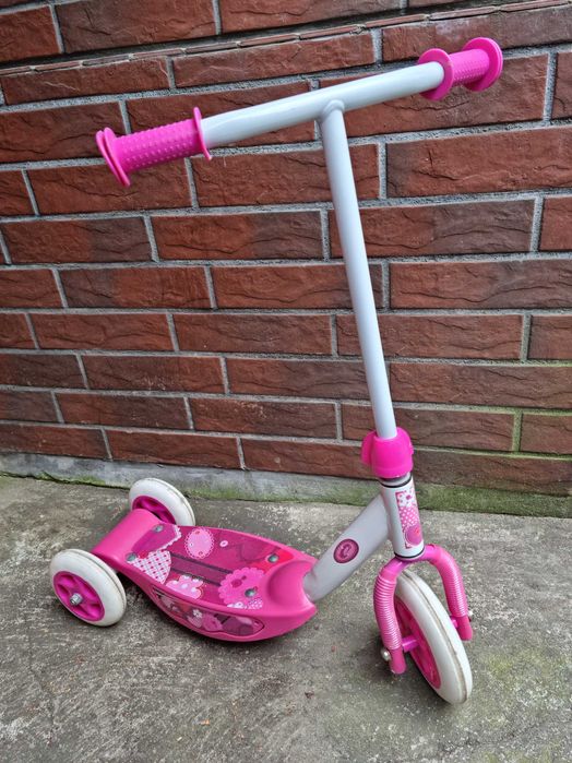 Hulajnoga dziewczęca trójkołowa.