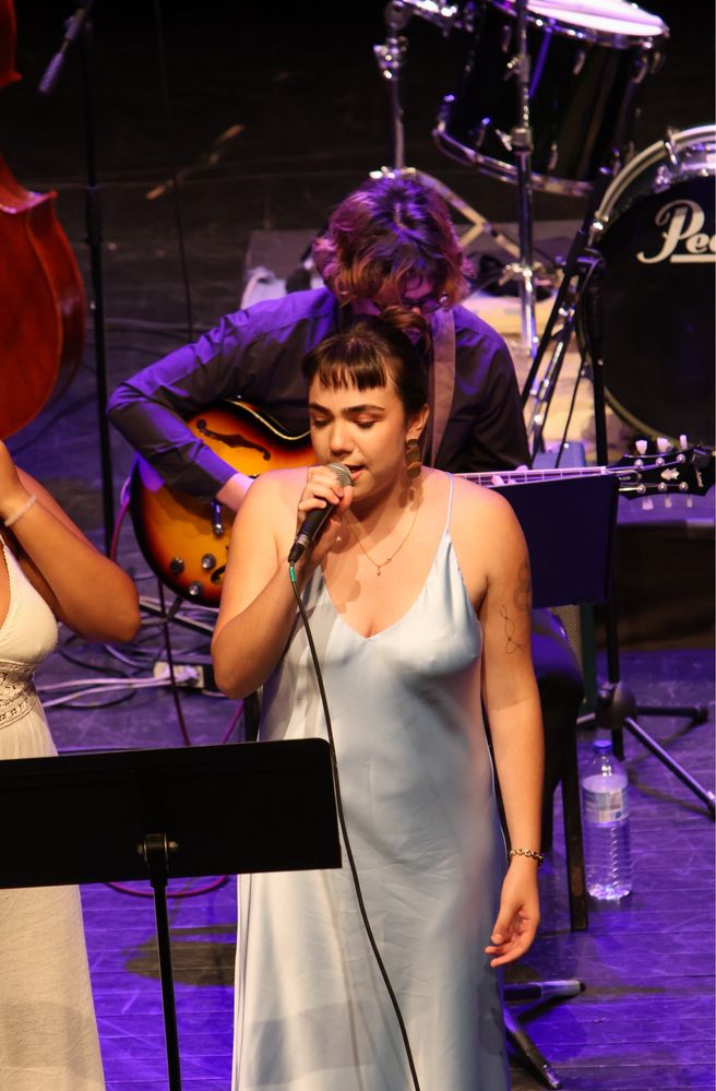 Aulas de canto (jazz, musica brasileira e pop) e teoria para iniciante