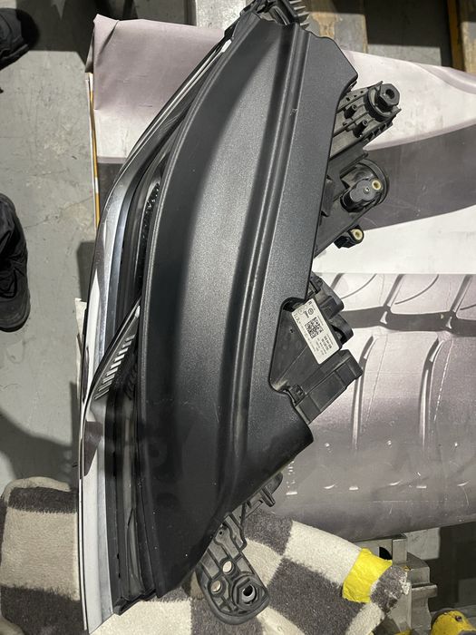 Vendo farol fte dt dum Arteon