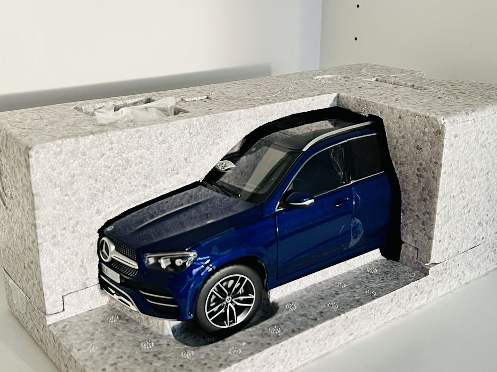 Mercedes-Benz GLE V167 full open Norev 1/18