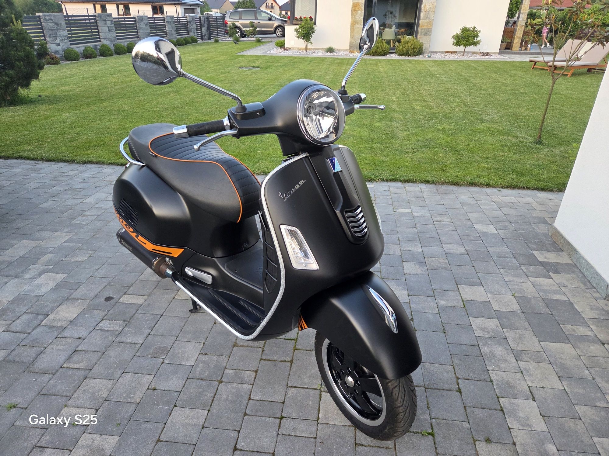 VESPA Super Sport GTS 300 Akrapovic