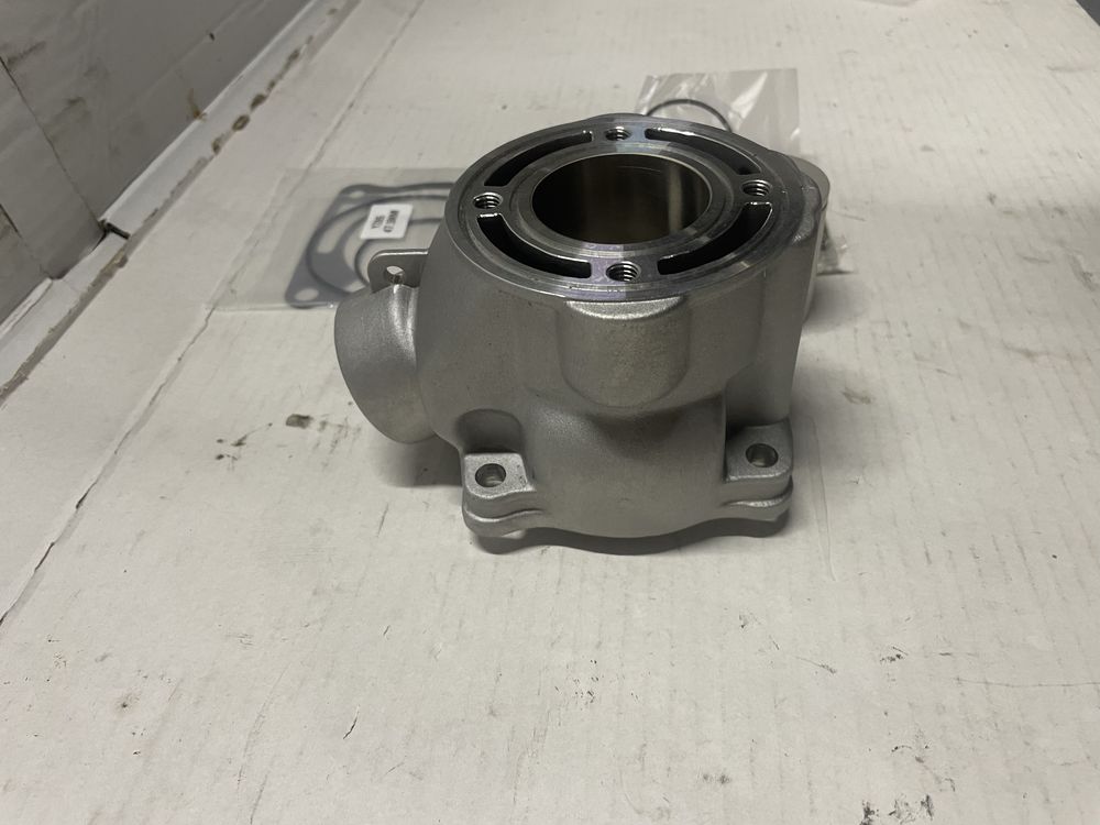 Cylinder z tłokiem  komplet Yamaha Yz 85 02-20