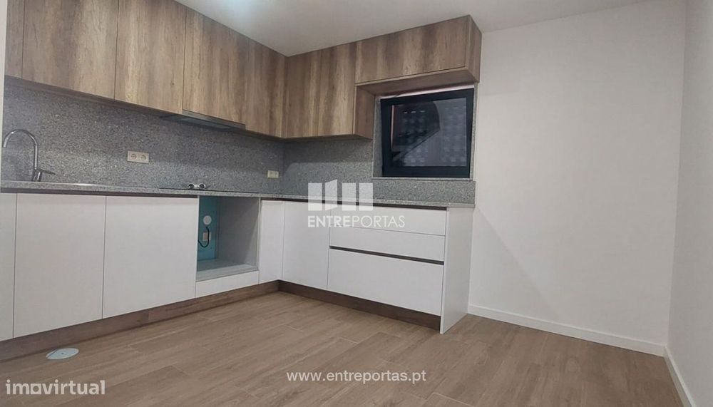 Venda de duas moradias V2 restauradas, Chafé, Viana do Castelo