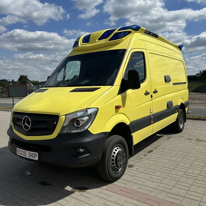 Mercedes-Benz Sprinter AMBULANS Mercedes Sprinter 519 / r. 2015 / 4x4 z noszami Ferno Mondial