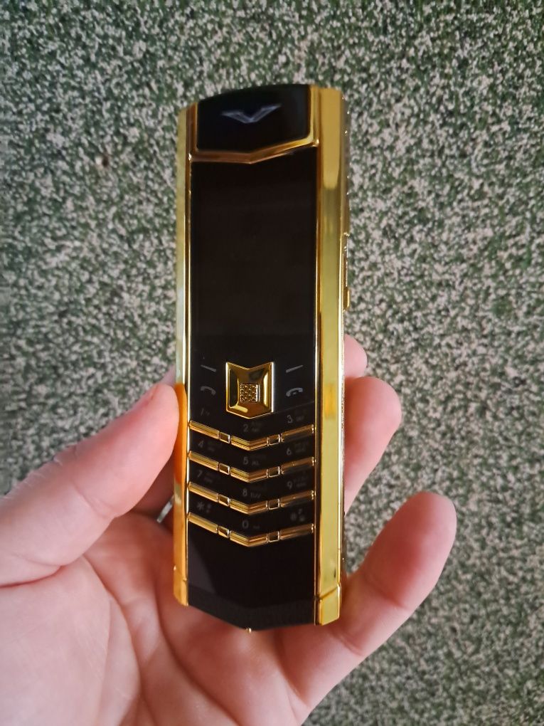 Мобільний телефон VERTU Signature новий