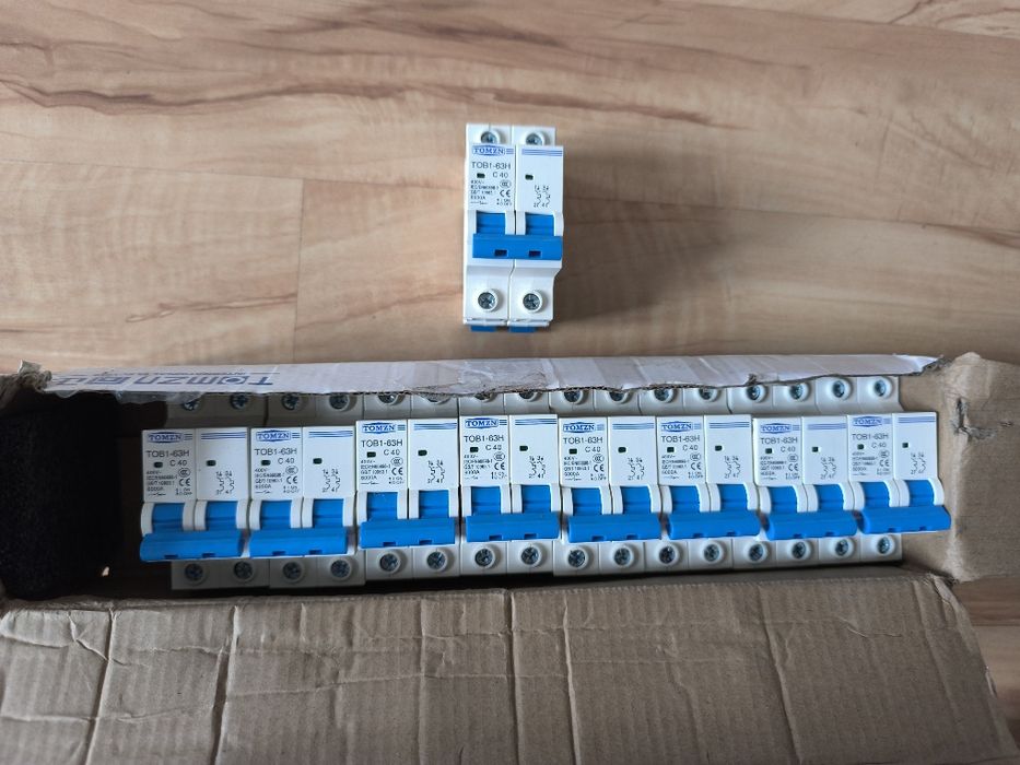 Wyłącznik nadprądowy TOB1-63H C40 2P 40A Dwubiegunowy MCB 6000A TOMZN