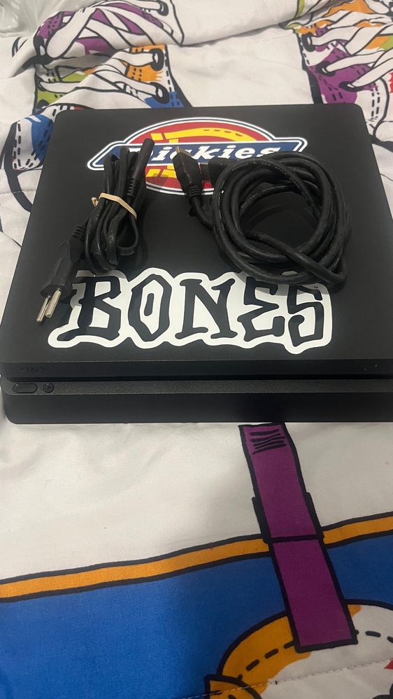 PS4, 2 comandos, 4 jogos, live gaming cam