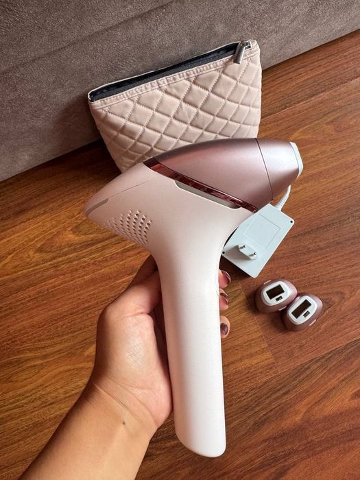Фотоепілятор Philips Lumea Prestige BRI958
