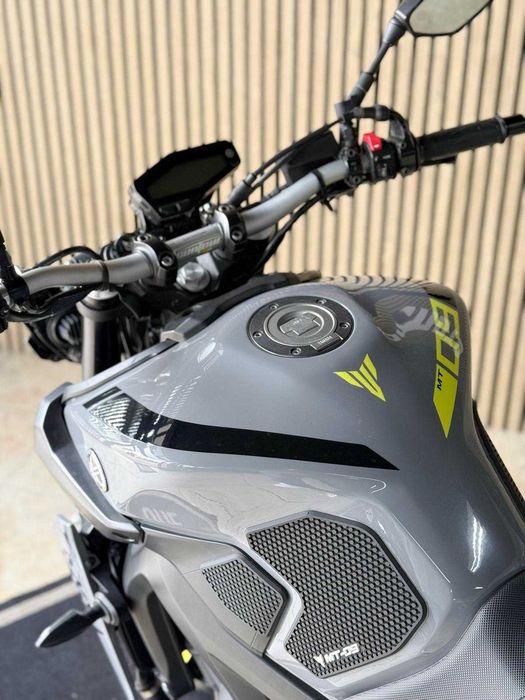 Yamaha MT-09 Night Fluo