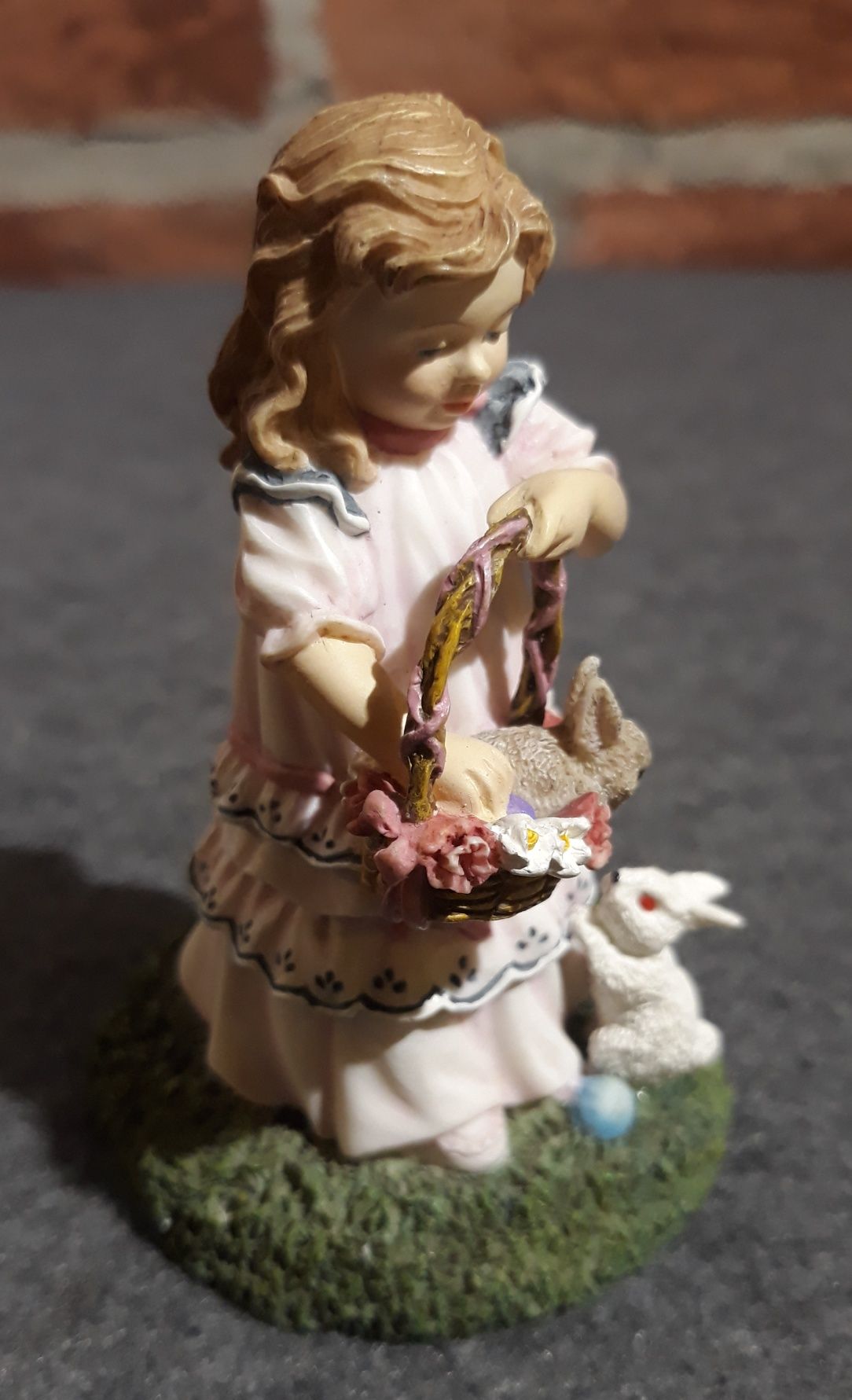 Porcelana GOEBEL Treasures figurka Sandra Kuck Wielkanoc SK 5