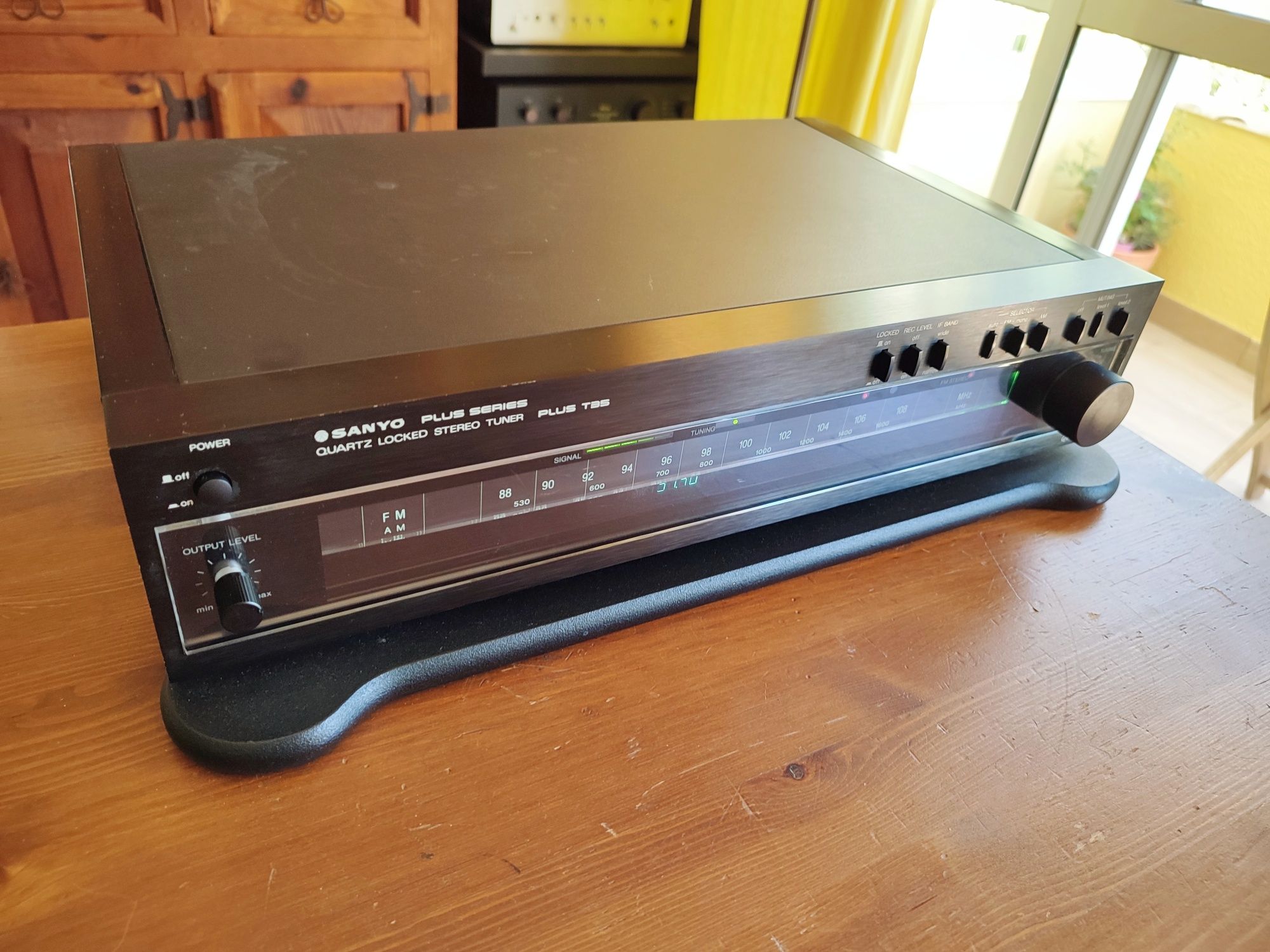 Sanyo T35 Plus Series Stereo Digital Tuner Impecável!
