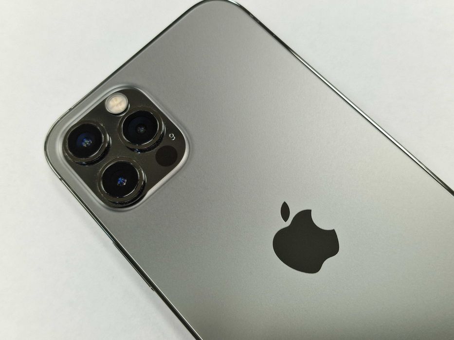 Iphone 12 PRO 128GB/ Graphite/ 83%/ Grade B + ładowarka/ Gwarancja