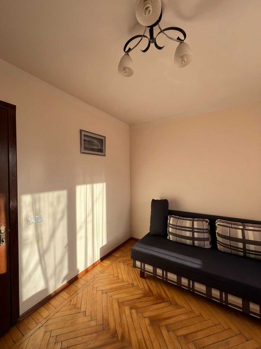 Продаю 3 комнатную крупногабаритную квартиру на Площади Победы