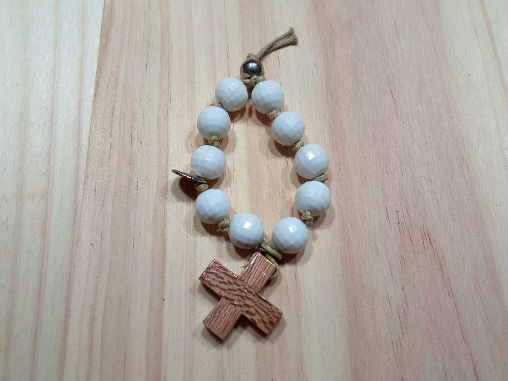 Cruz De Madeira Com Contas