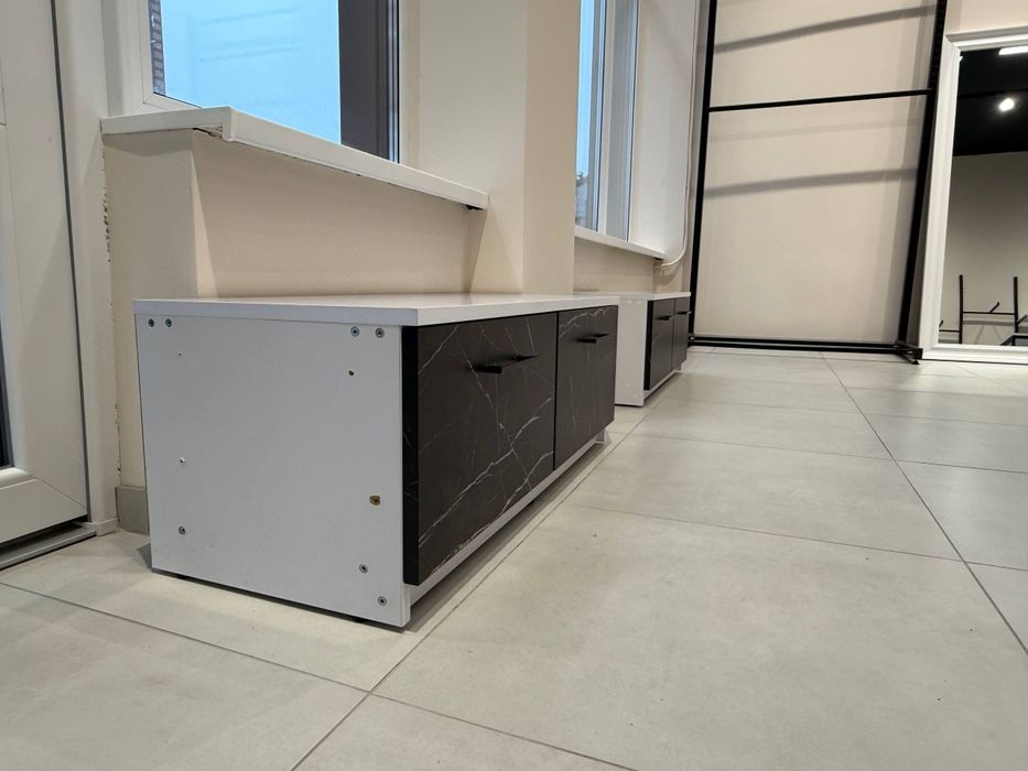 Меблі для магазину шоуруму одягу терміново