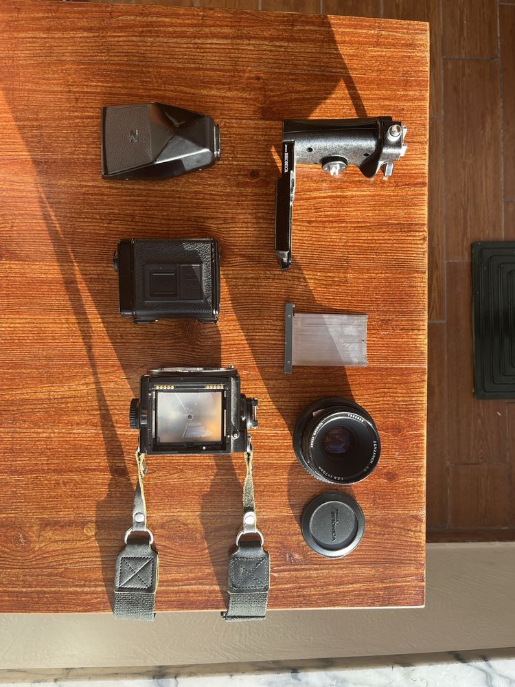 Camera Analogica de Medio Formato -Zenza Bronica ETRS, Sekonic L-308S