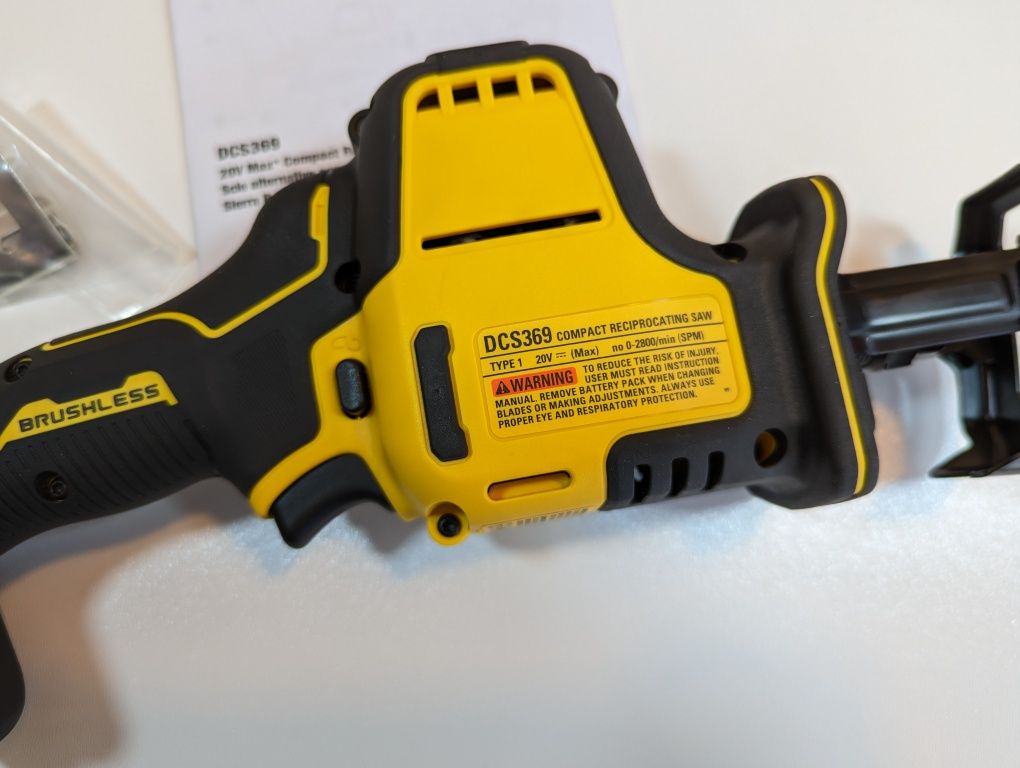 DeWALT DCS369 ATOMIC 18/20V Безщіткова шабельна сабельна пила