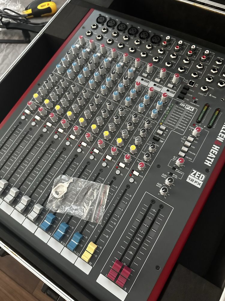 Allen & Heath ZED-12FX