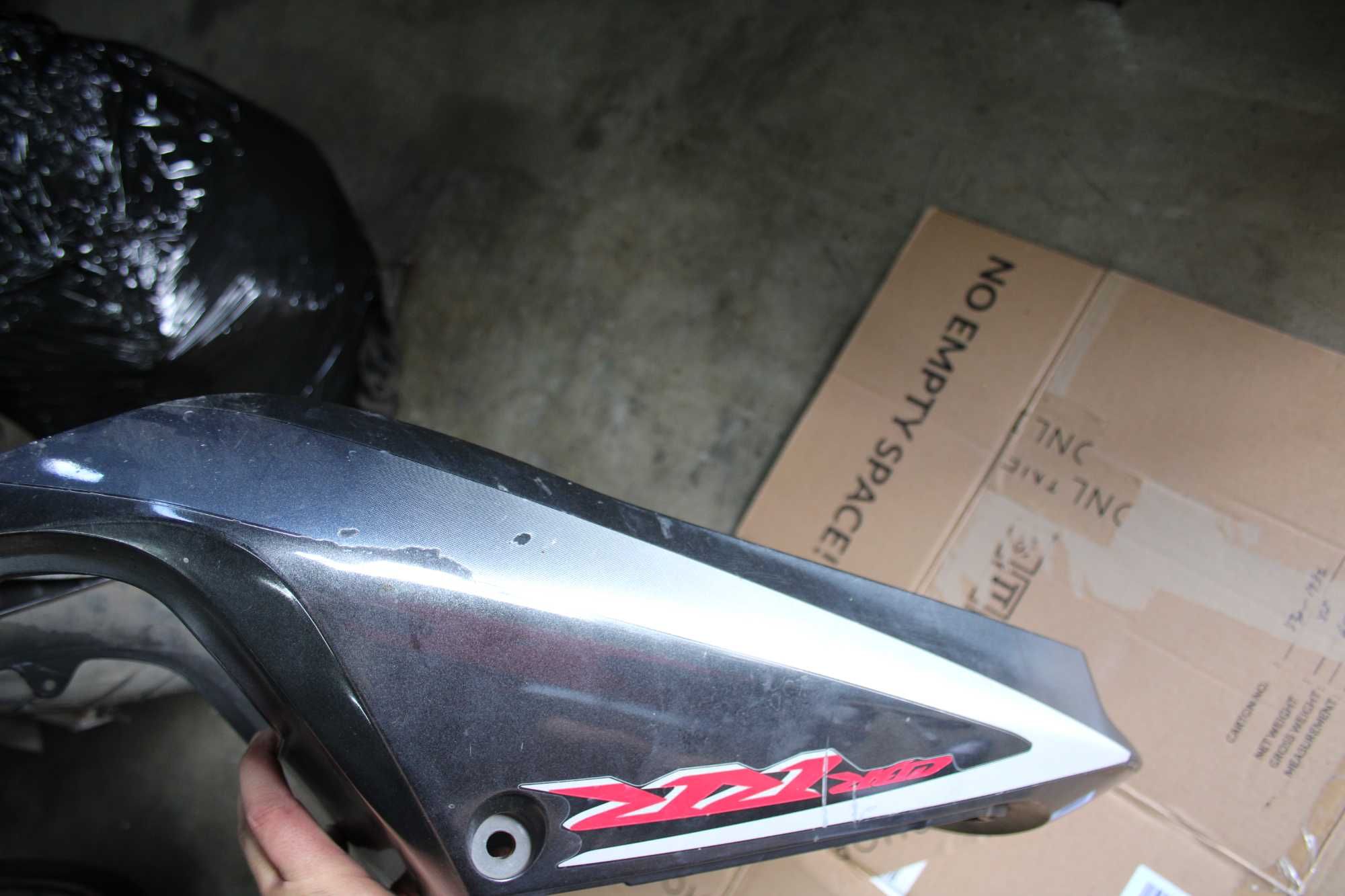 Zadupek Tył Tylny Ogon Owiewka Plastik Honda CBR 929 SC44 00-01