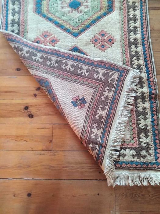 Tapete turco HADOSAN feito à mão (1.12m x 1,70 ) – com certificado