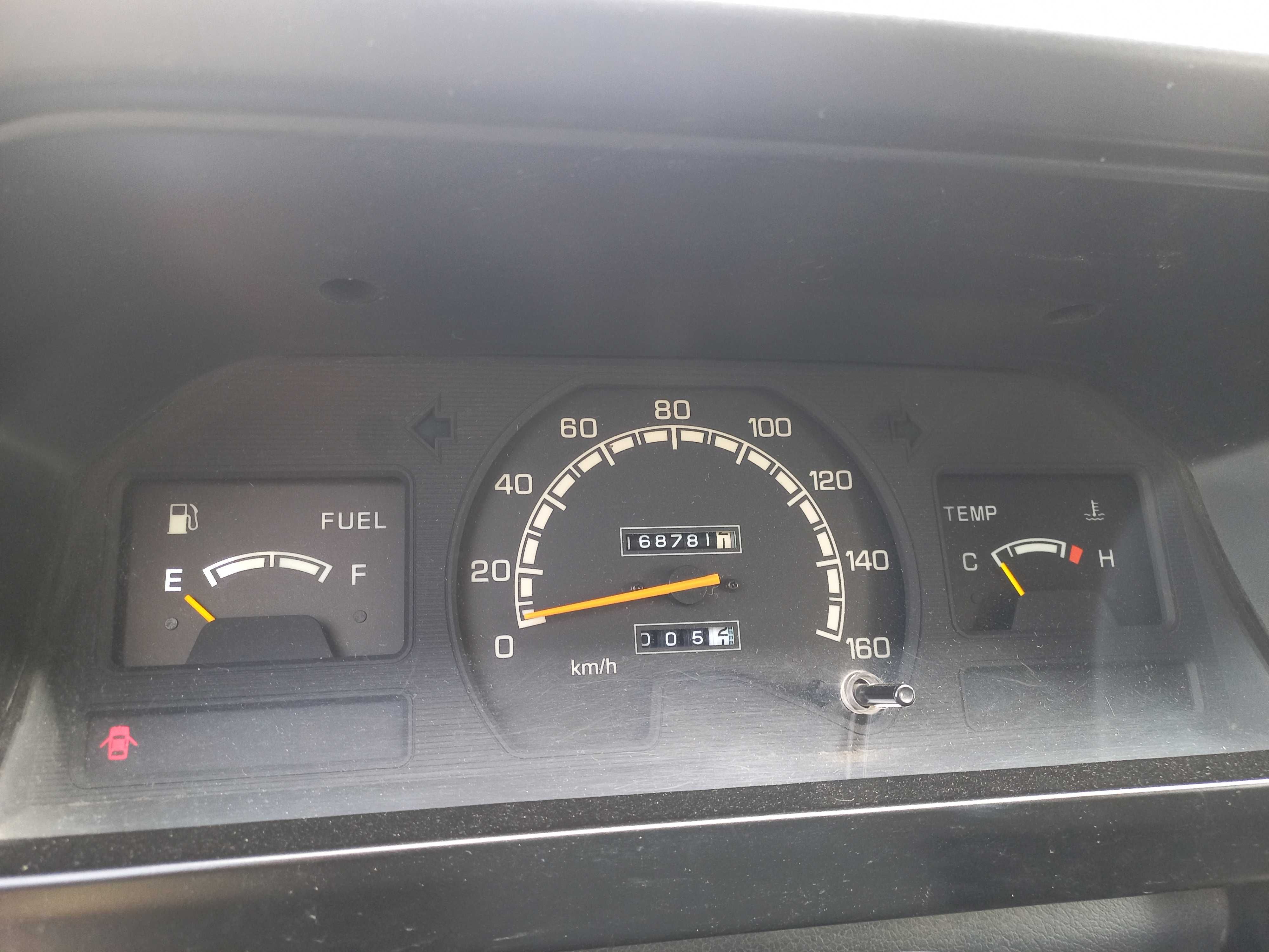 Mitsubishi L300 6 lugares