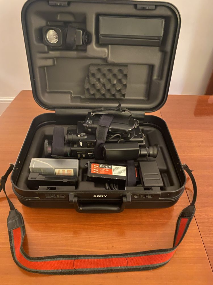 Sony CCD-V50E - Vintage Handycam 1987