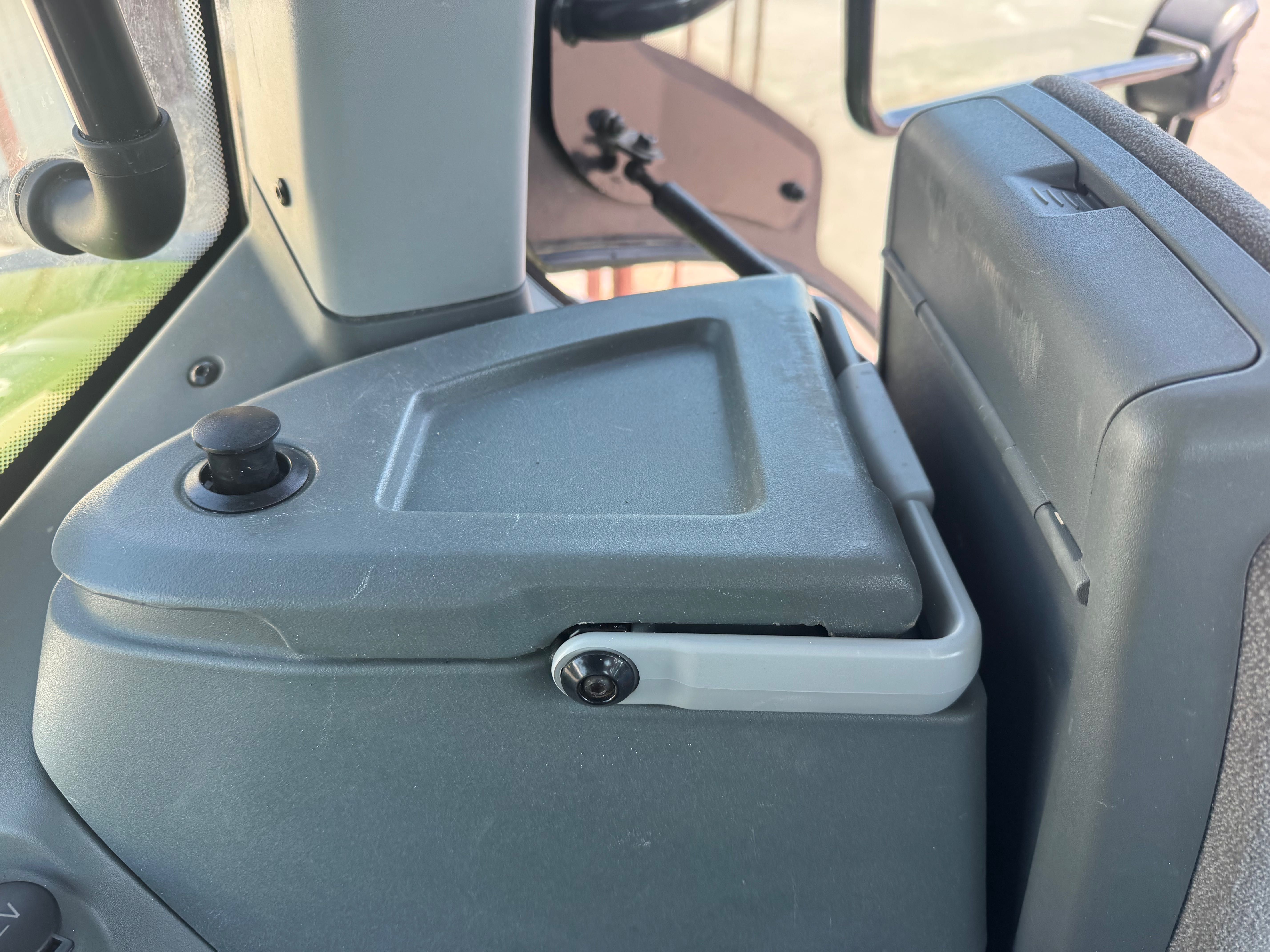 Продам трактор Claas AXION 810