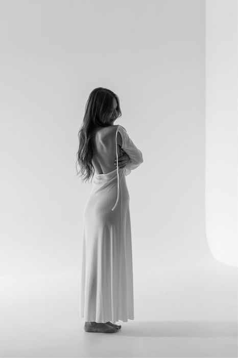 Сукня міді біла сидить неймовірно