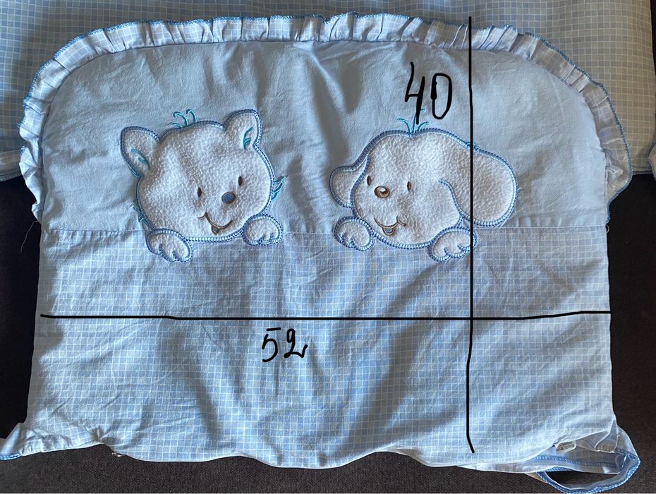 Бортики, захист на ліжко з балдахіном