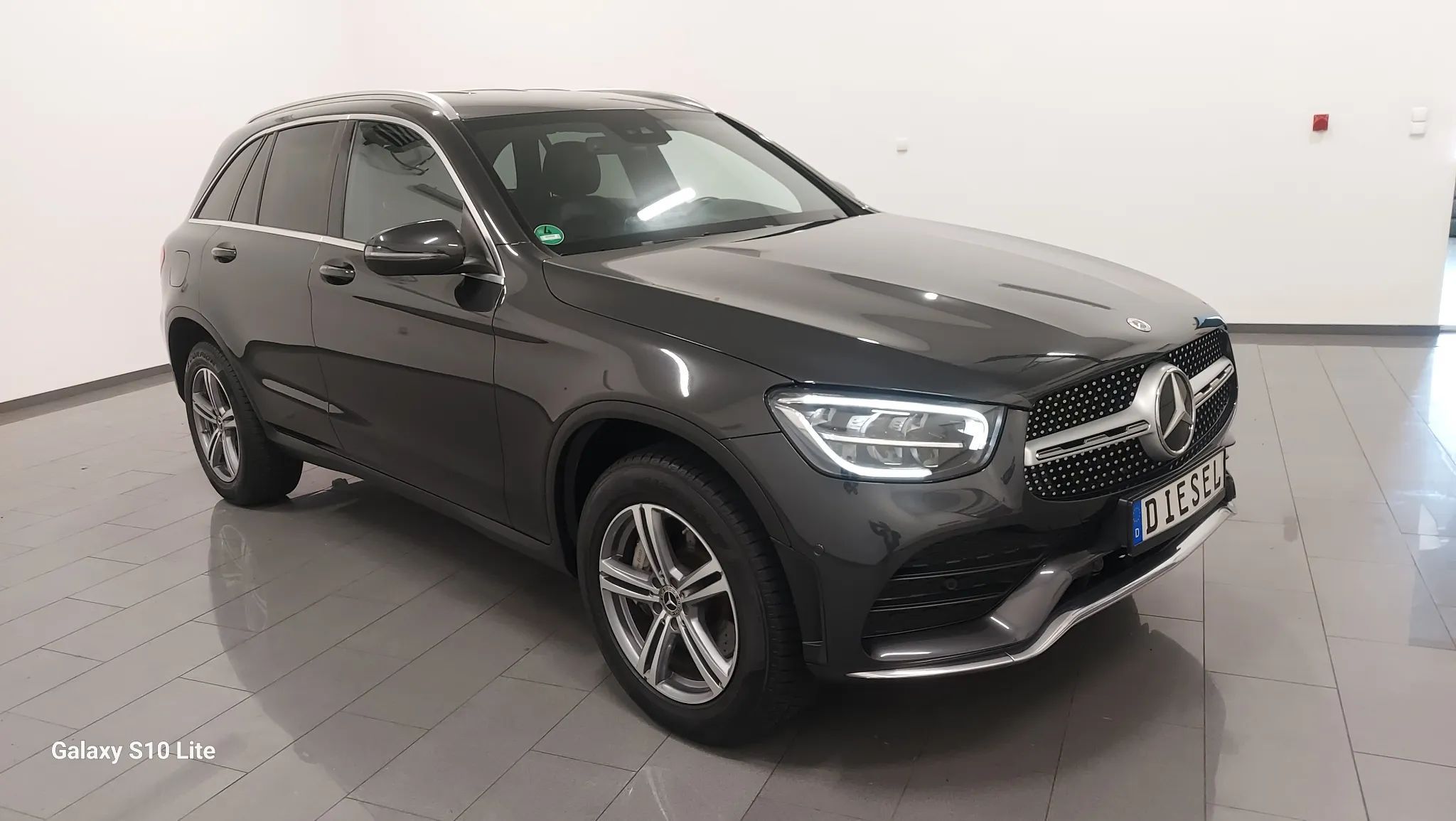 Mercedes-Benz GLC AMG 300DE alu19 Navi Ambiente Matrix KAMERA EL KLAPA WIRTUAL Hak