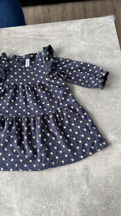 Śliczna sukienka wiosenna kwiatki falbanki coccodrillo rozmiar 68