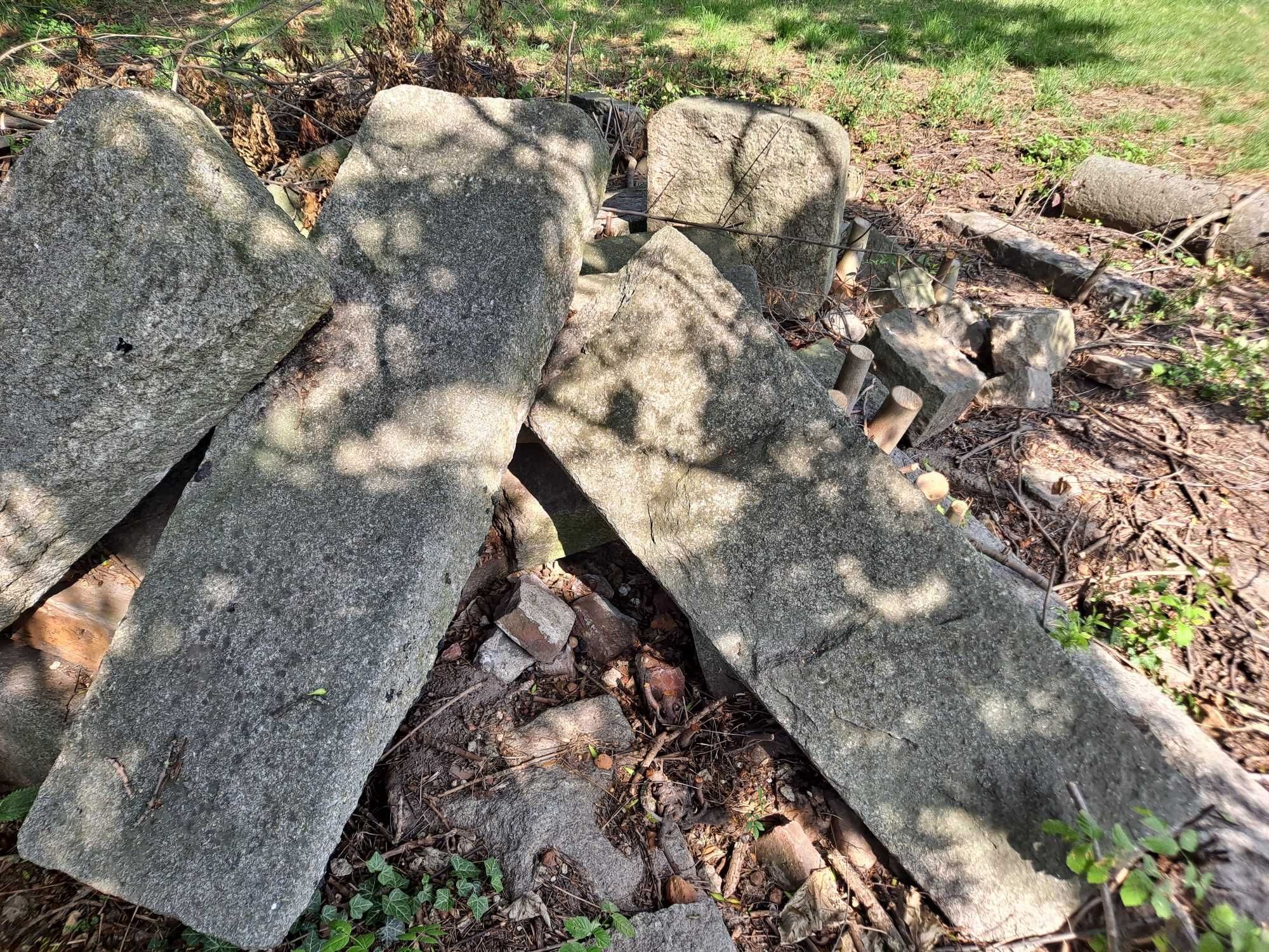 Elementy granitowe kolumny