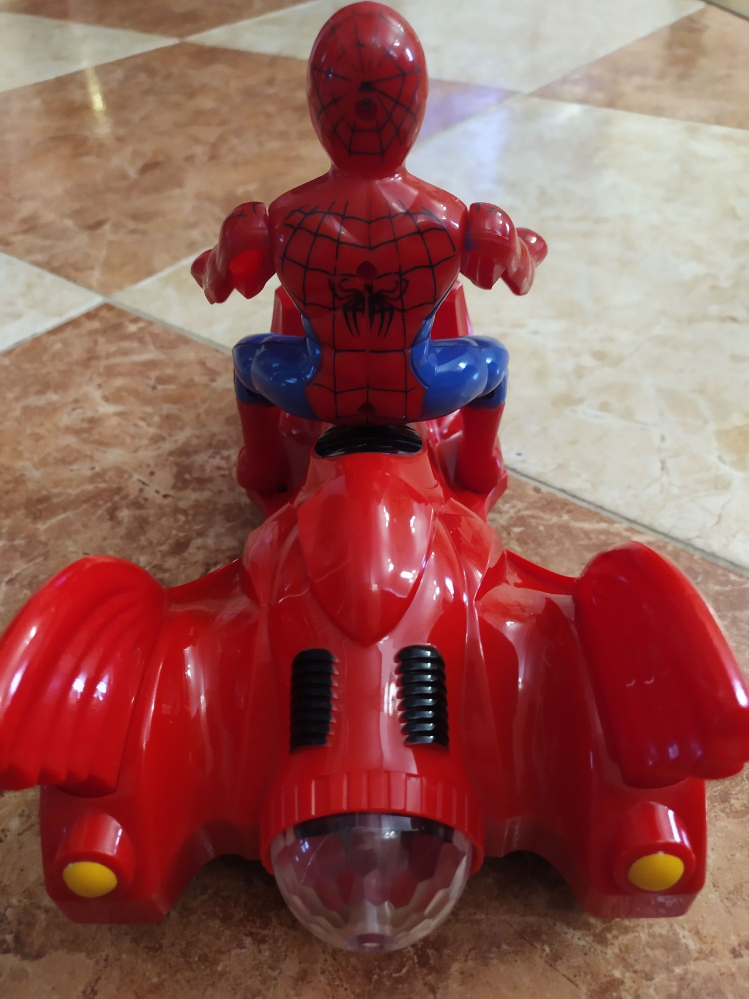 Человек-паук на мотоцикле