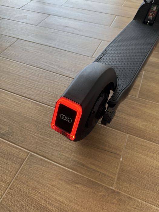 Trotinete e-scooter Audi by Egret