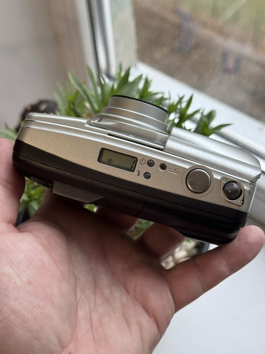 Пленочный фотоаппарат Olympus Superzoom105G