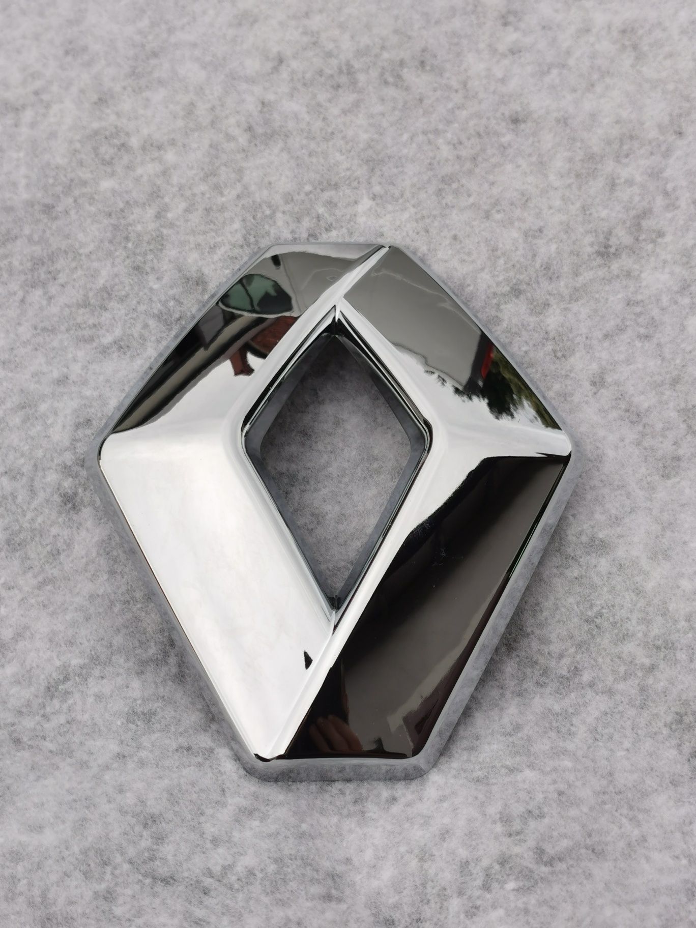 Znaczek emblemat przód Renault Clio IV Captur Megane Scenic