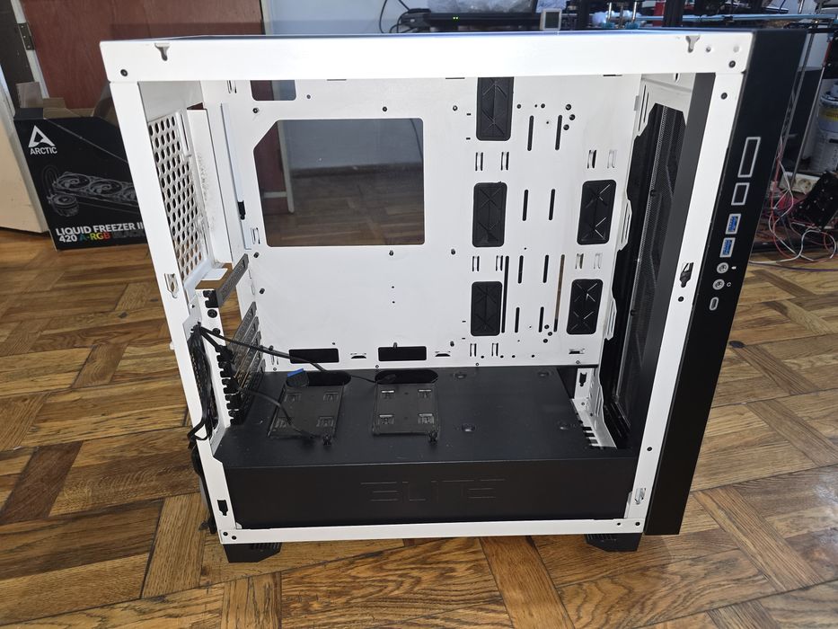 Obudowa Sharkoon Elite ca300t ARGB + 3 x wentylator ARGB 120 mm białe