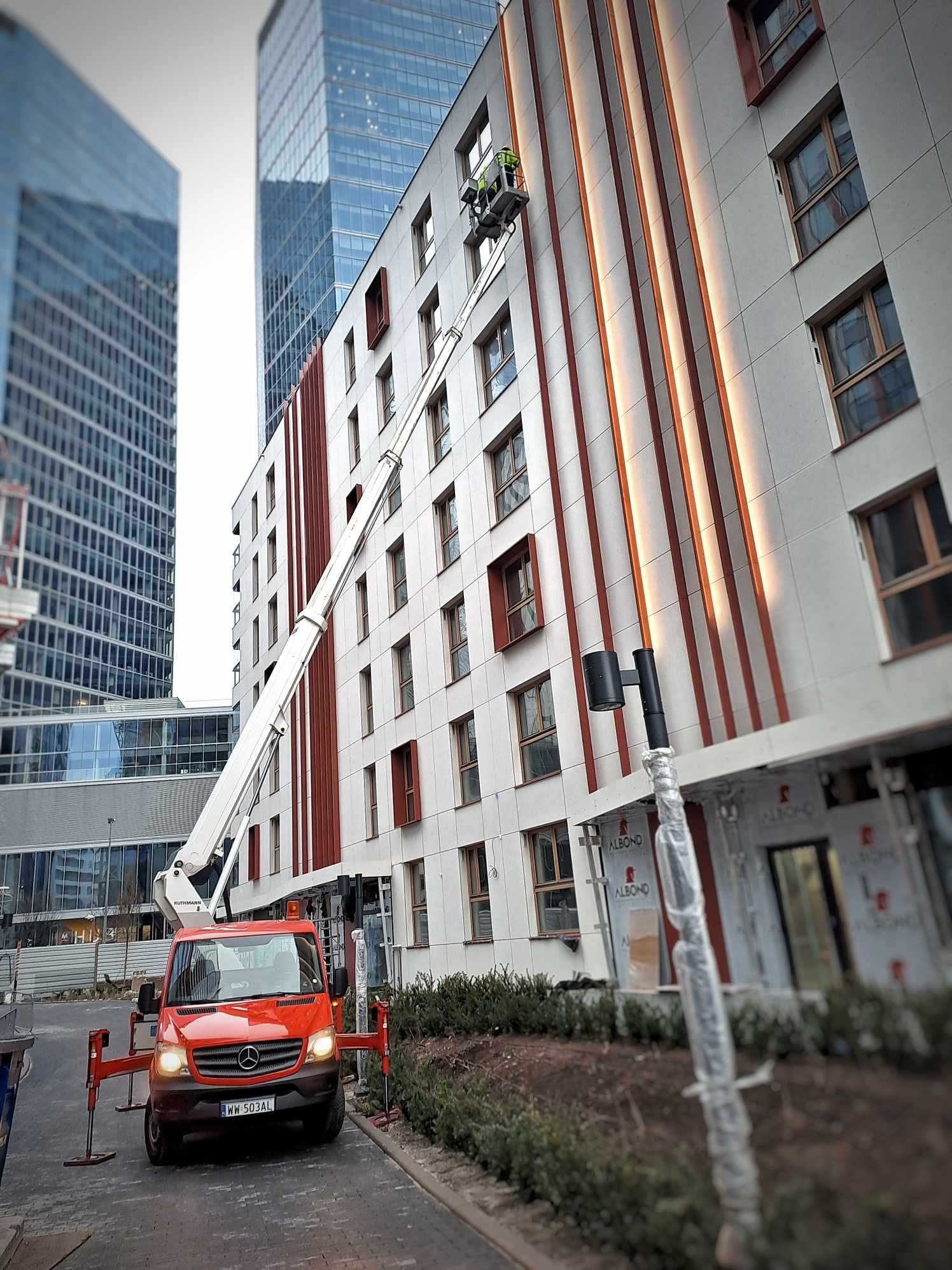 Wynajmę podnośnik koszowy, zwyżka od 18 do 53m wysokości
