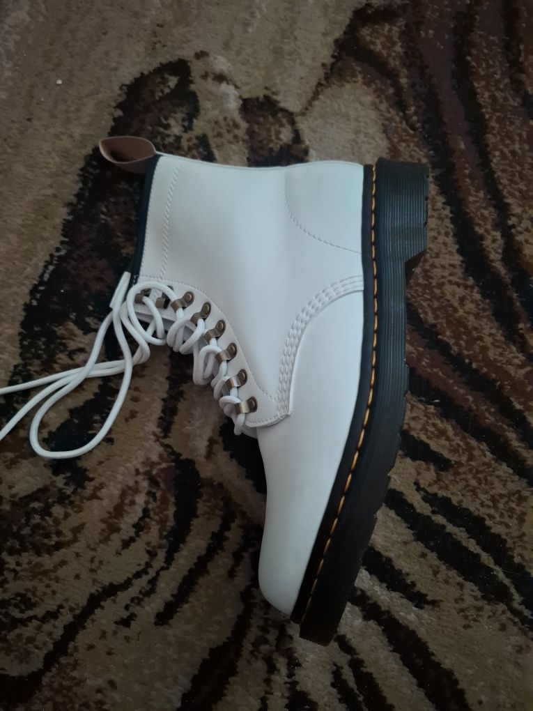 Nowe buty dr martens 42