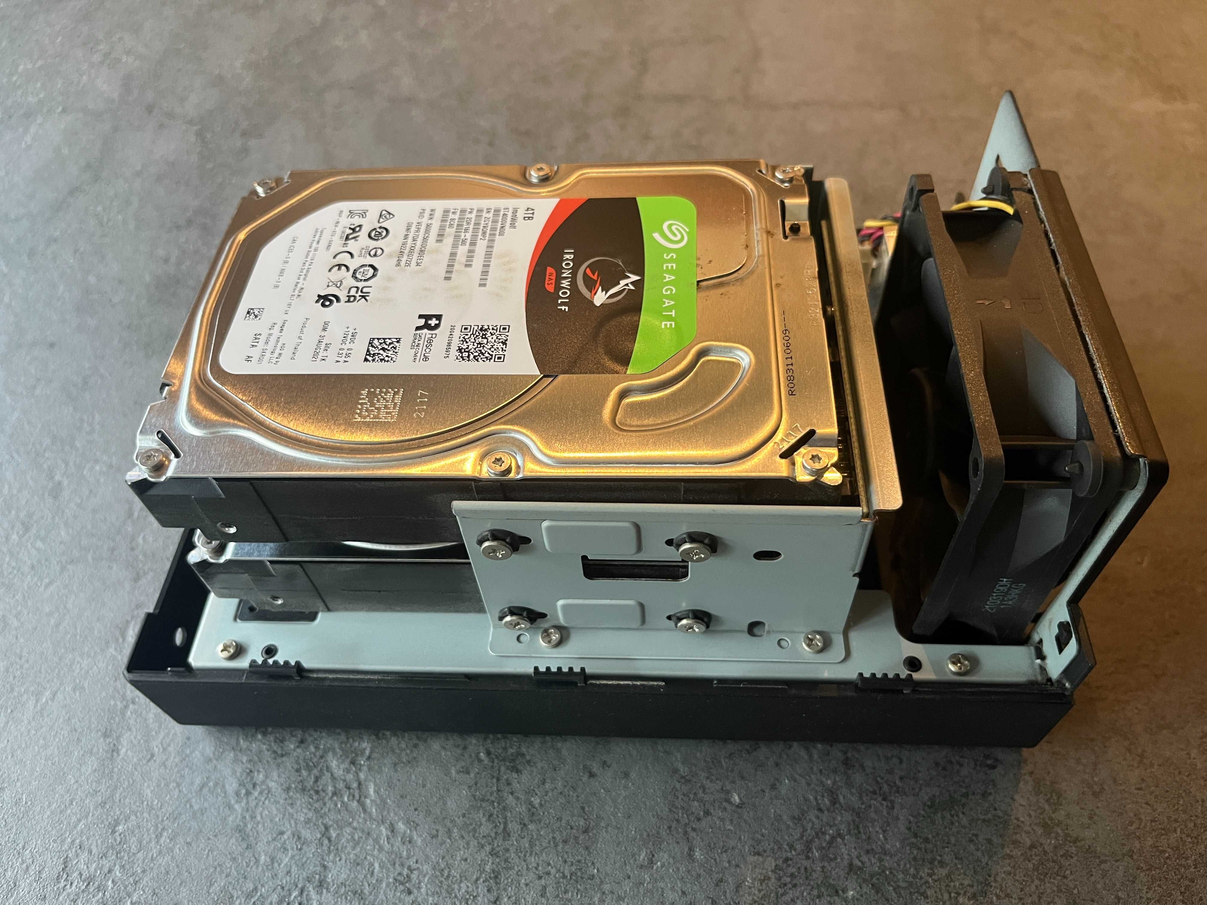 Server NAS Synology DS218play z 2 dyskami Seagate IronWolf 4 TB każdy