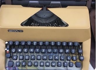 Maszyna do pisania stara predom w walizce