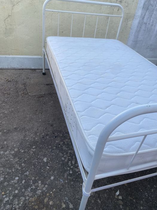 Cama em ferro completa