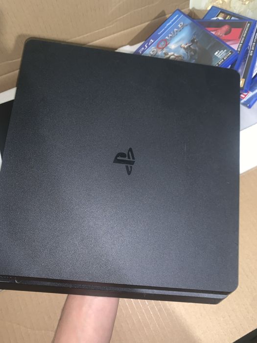 Продам 2 пс 4 слим ps4 slim одна на 1T виорая на 500gb