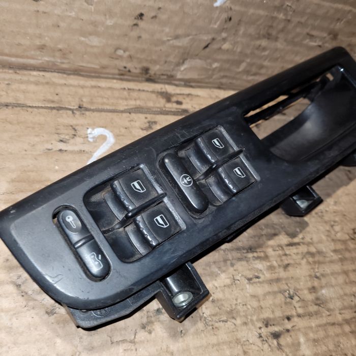 Panel przełączniki elektrycznych szyb stelaż vw passat b5 2000r