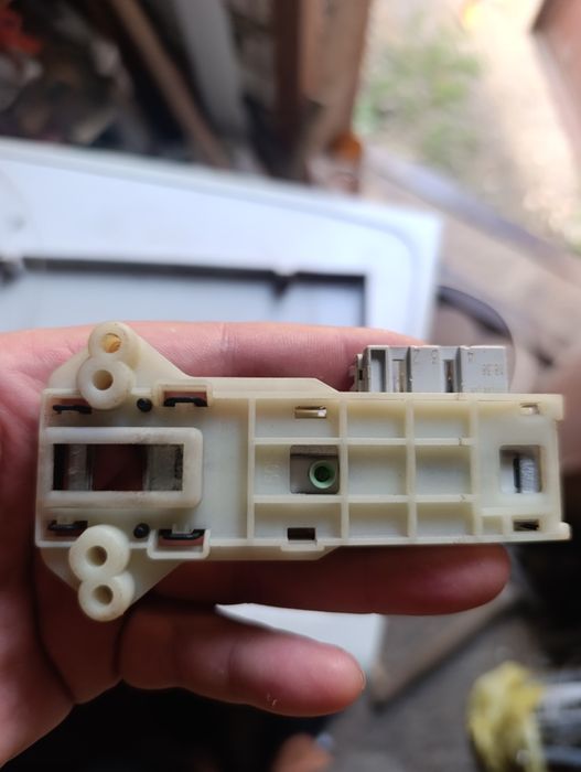 Замок для пральної машиниIndesit wisl62