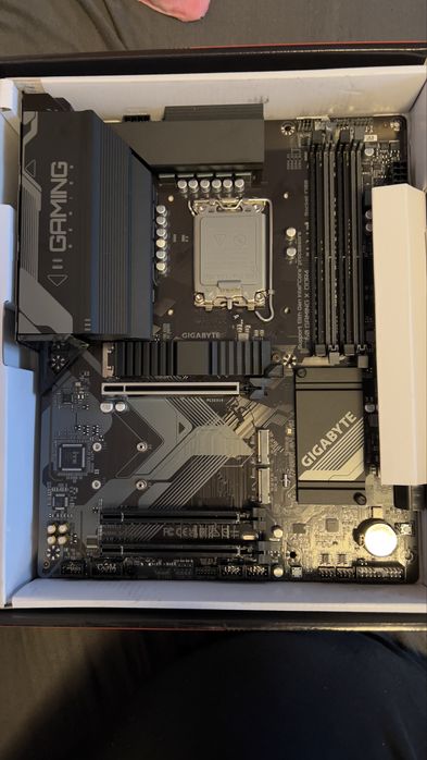 Gigabyte B760 gaming X DDR4