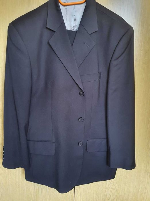 Костюми Corneliani, Battistoni