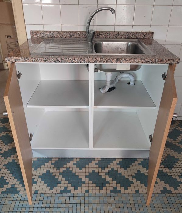 Móvel de cozinha com lava loça inox