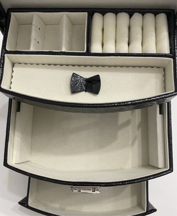 Kuferek na biżuterię